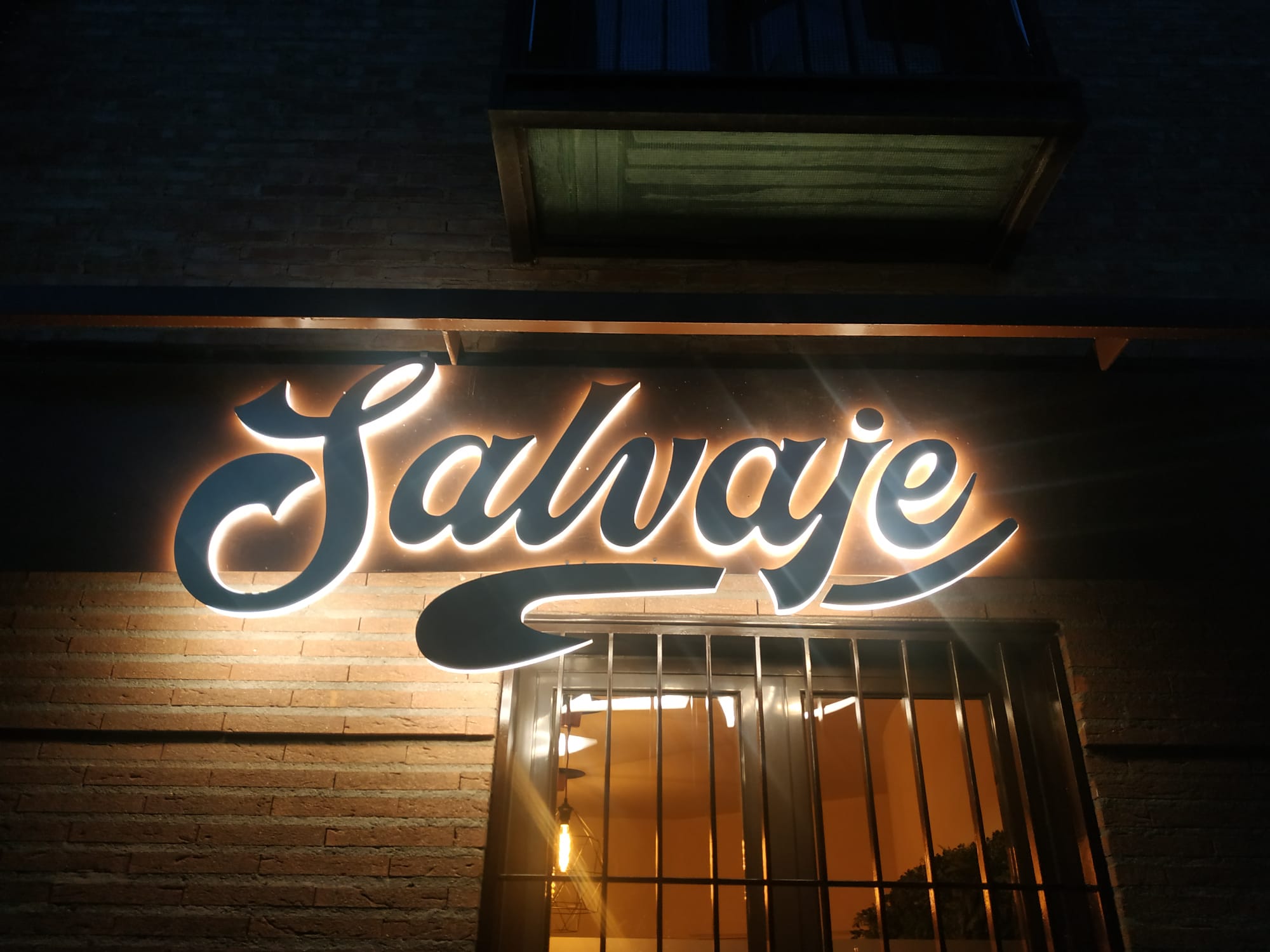 Bar Salvaje- Letras 3D retroiluminado